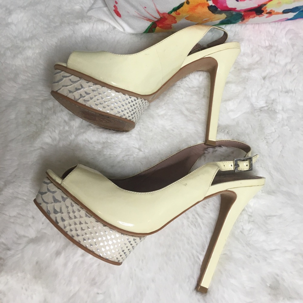 Brand Vince camuto  Leala plataforma peep Toe Slingback Size 35 1/2 color cream